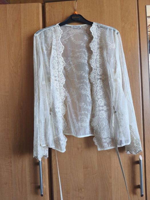 Modesta bluzeczka z narzutką 46