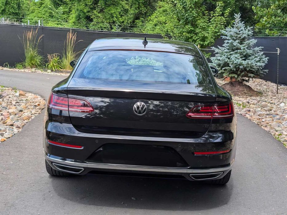 Volkswagen Arteon      2021