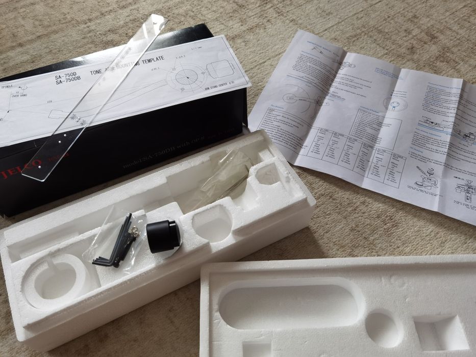 Gramofon Acoustic solid z ramieniem jelco  sa 750 db