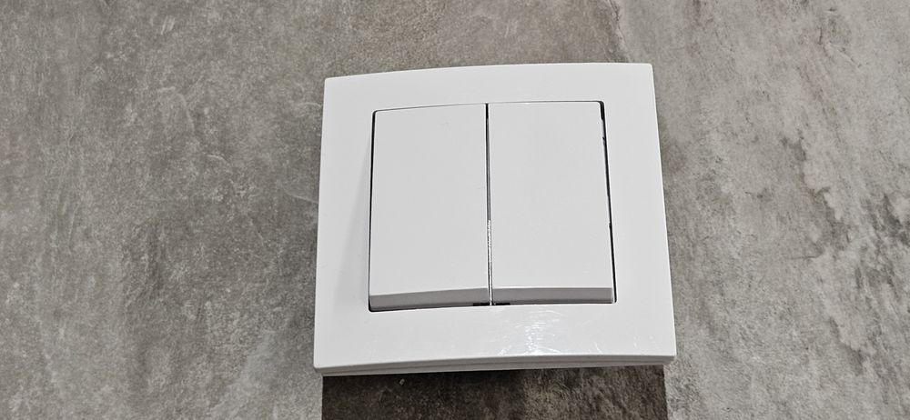 Ospel As włącznik podwójny biały z ramką, DOSTĘPNE 2 egz.