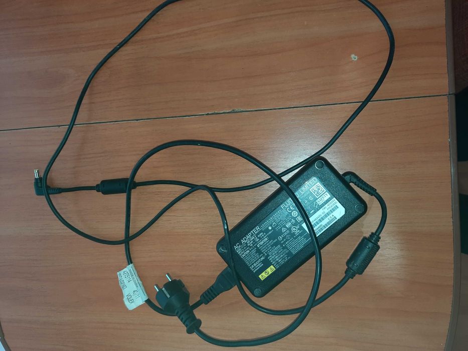 Продам робочу станцію Fujitsu H770 з потужною відеокартою 4Gb.