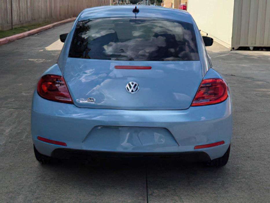 Volkswagen Beetle      2015