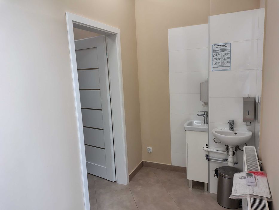 lokal w budynku usługowo - handlowym  w Jarosławiu