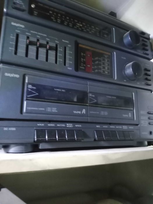 Gira Discos, Duplo leitor e gravador de cassetes e Rádio SANYO
