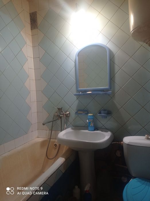 Продам двухкомнатную у моря .