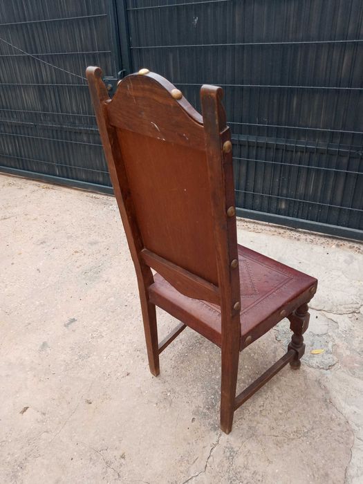 2 lindas cadeiras antigas em bom estado