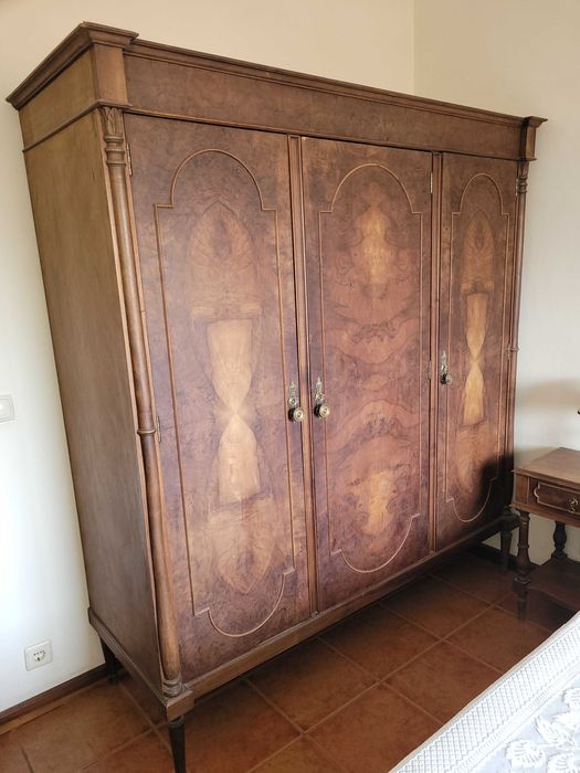 Mobilia de quarto em madeira