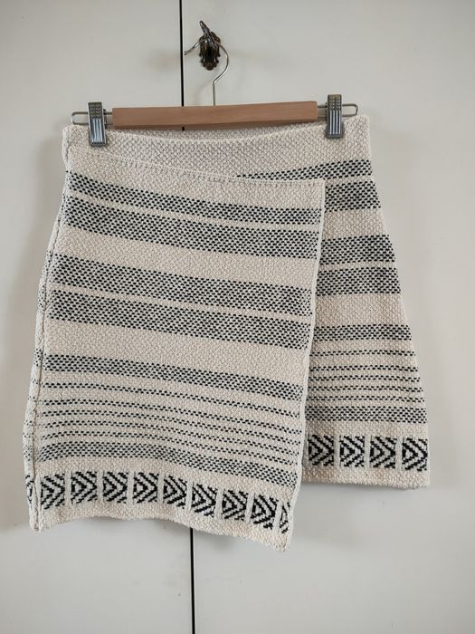 Krótka dzianinowa żakardowa biało czarna spódnica mini Zara 36 S