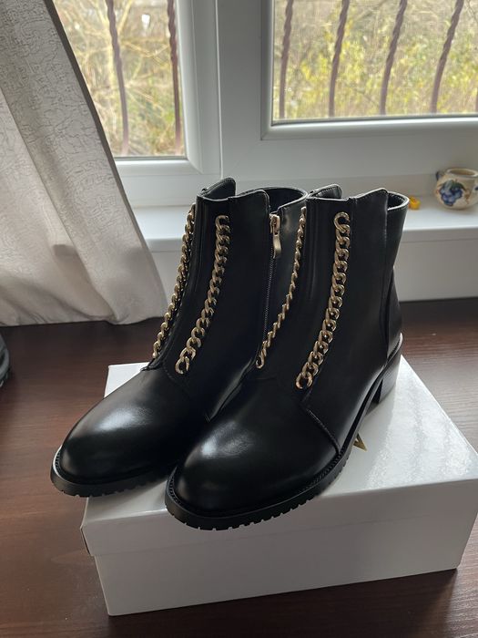 Шкіряне взуття нове