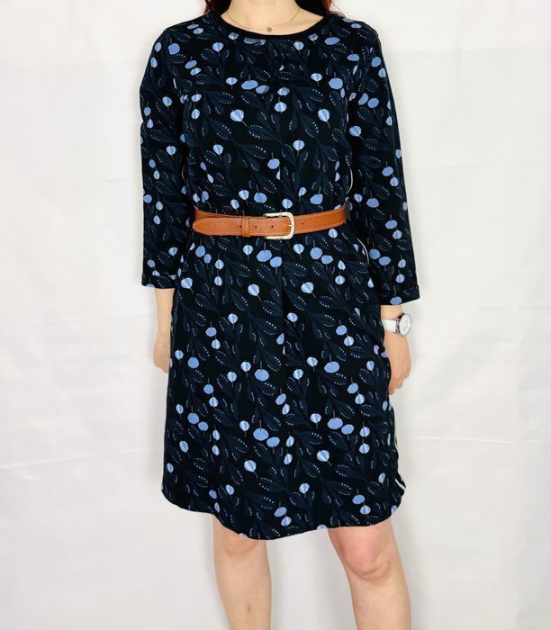 Granatowa sukienka w błękitny wzór roślinny S 36