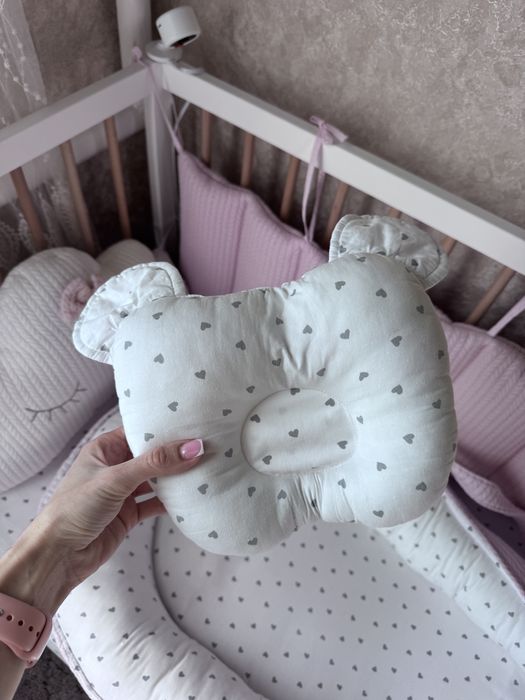 Комплект в дитяче ліжко бортики, кокон, подушка, простирадло, наматрац