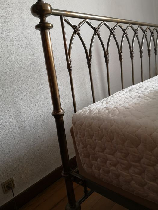 Cama de casal em latão 140cmx195cm
