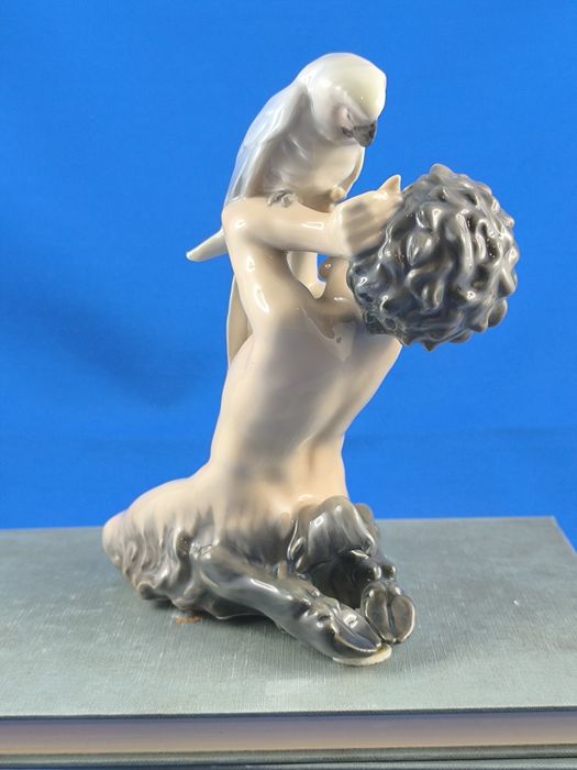 Faun z papugą Royal Copenhagen #porcelana #ozdoba #dekoracja