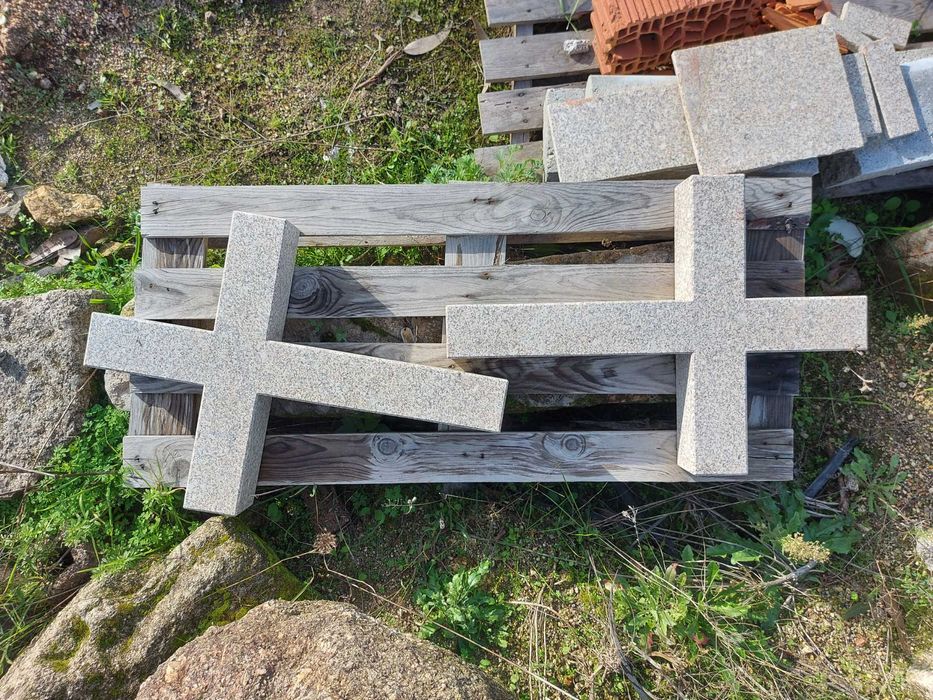 Cruzes em granito amarelo 50 x 70 cm