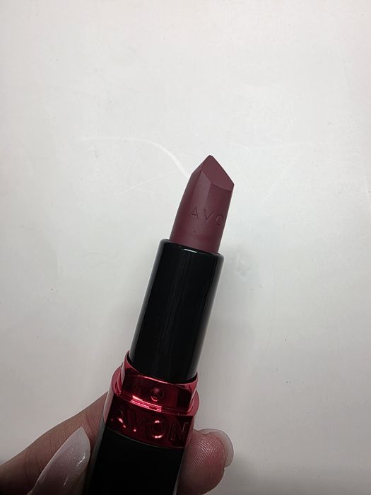 Ultramatowa szminka Berry Blast Avon