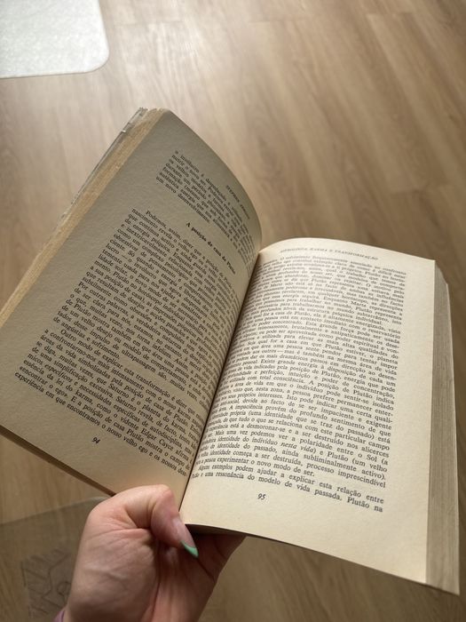 Livro astrologia, Karma e transformação - Stephen Arroyo