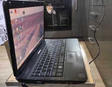 ноутбук E MACHINES E-525