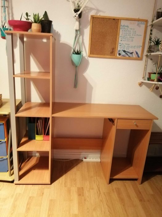 Secretária em bom estado