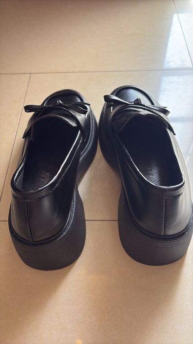 Sapatos pretos femininos