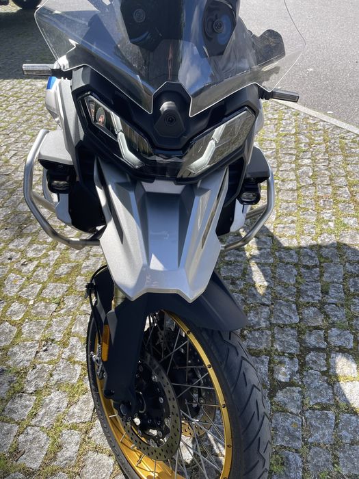 Voge 900 DSX com extras
