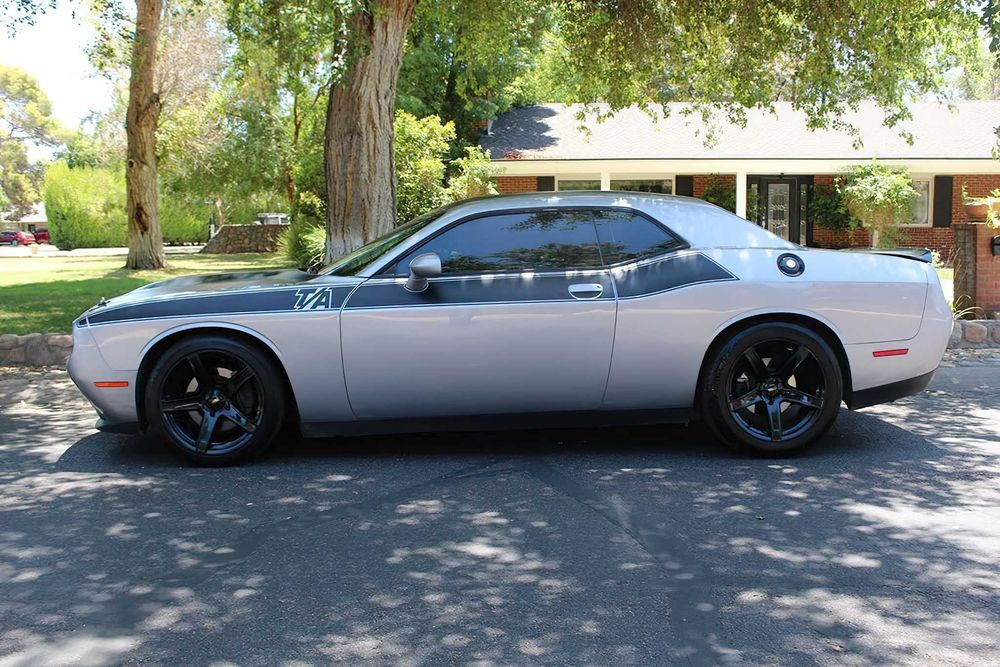 Dodge Challenger      2017