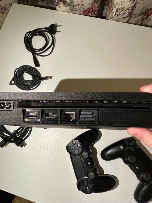 Playstation 4 slim 1 тб і  2 джойстика ,  , пс 4 , плейстейшн