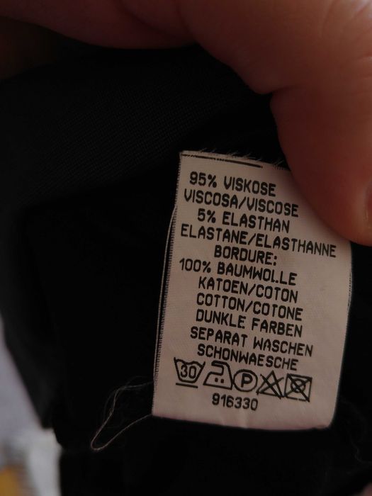 Bluzka damska czarna z aplikacją