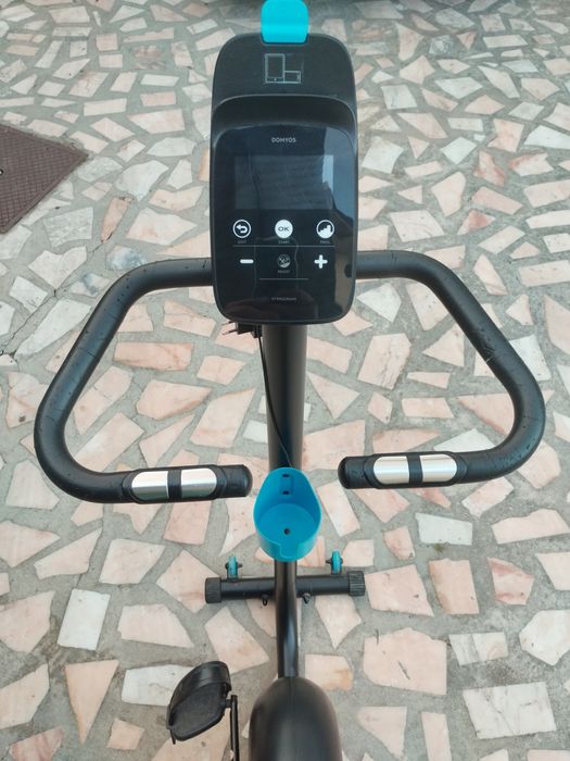 Bicicleta Estática Conectada e com Resistência Motorizada EB140 B