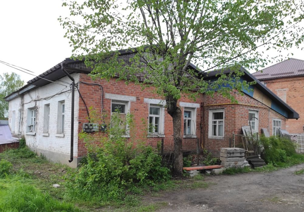 Продам 3- ну квартиру в центрі Зміїва