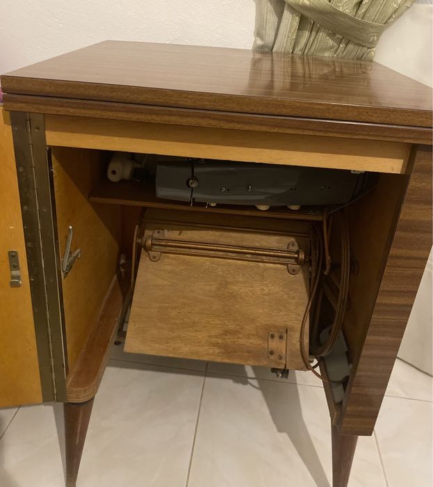 Maquina costura com movel