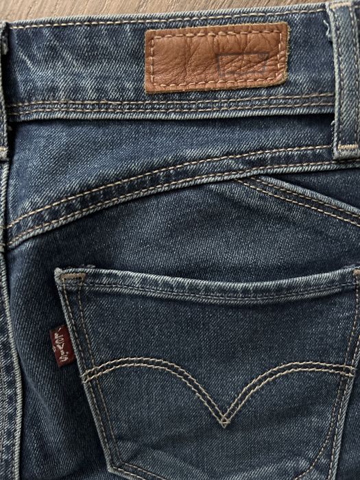 Spodnie damskie dzinsy Levis Skinny 24