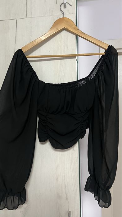 Укорочений топ з чашками