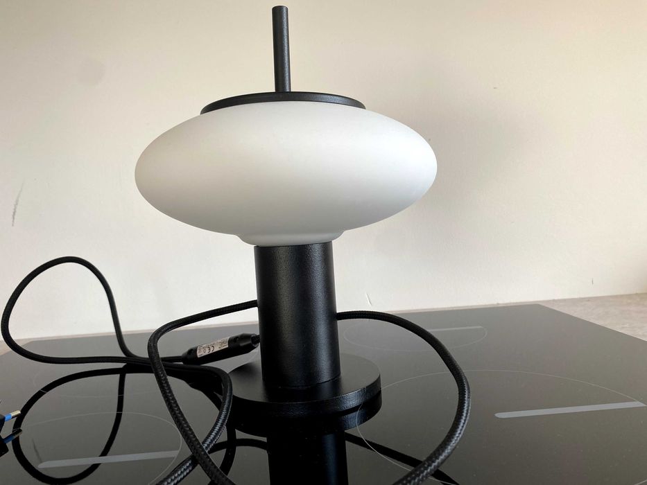 Сzarna lampa stołowa TORNI ST