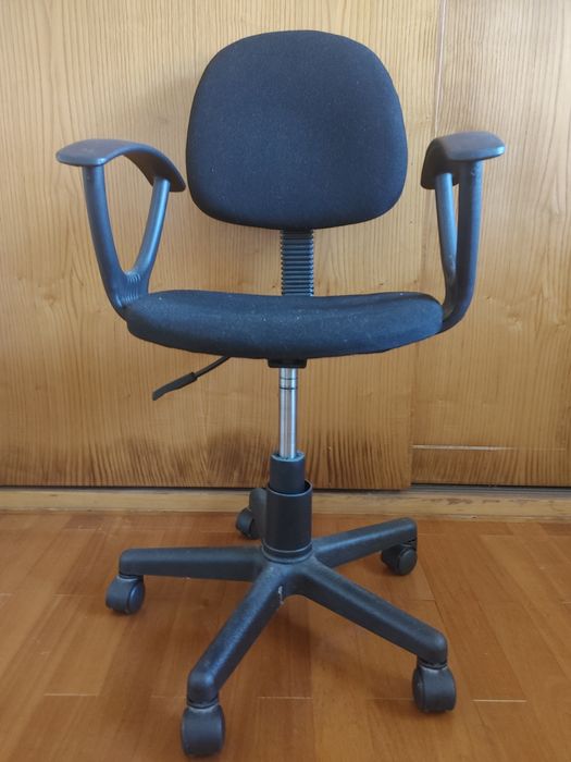 Cadeira de escritório com rodas