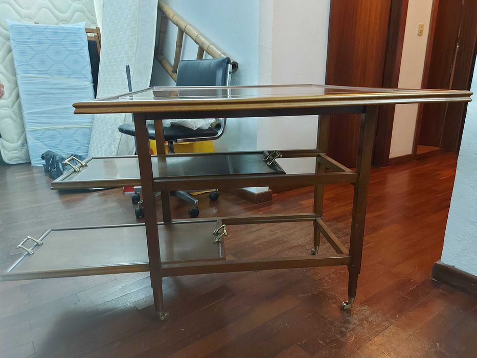 Carrinho chá em madeira com 2 abas e rodas