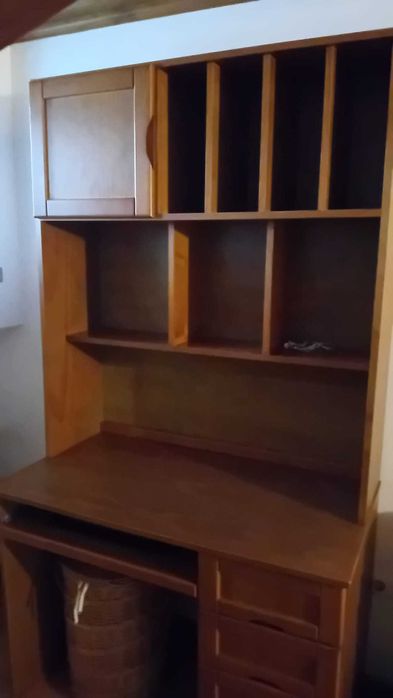 Secretária com estante 2 em 1
