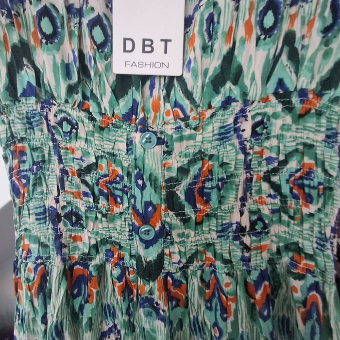 Sukienka midi w kolorowe wzory