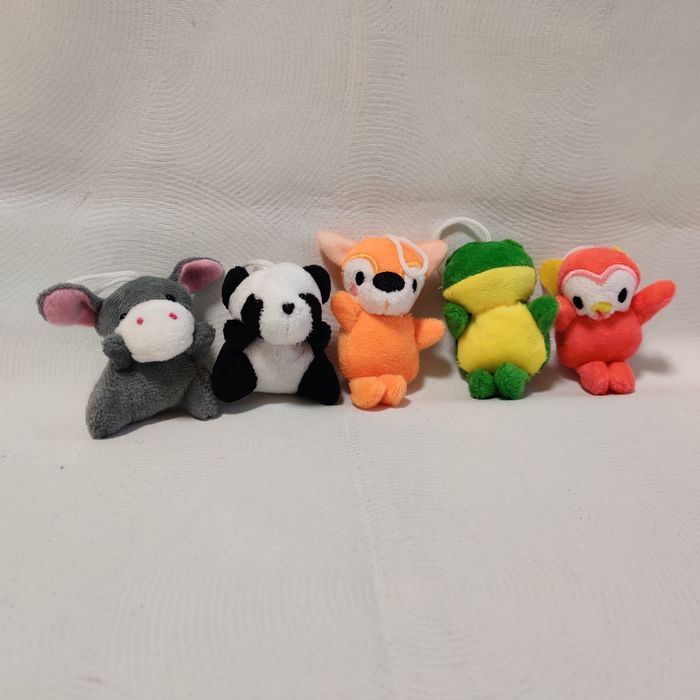 Невеликі м'які іграшки брелоки по 25 грн