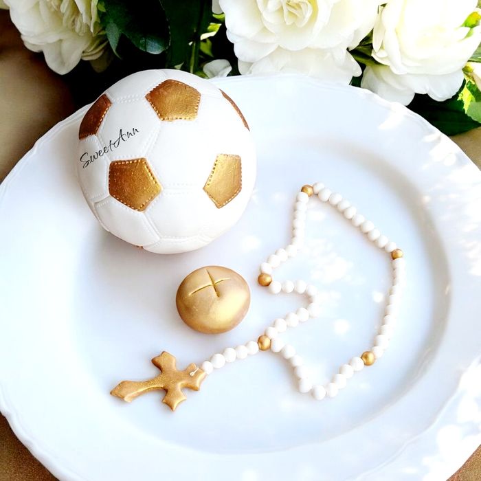 Komunia Piłka, różaniec dekoracja na tort