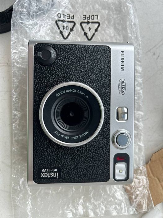 Fujifilm Instax Mini Evo Black - камера миттєвого друку