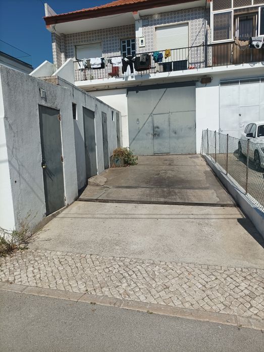 Arrenda armazém/oficina/garagem