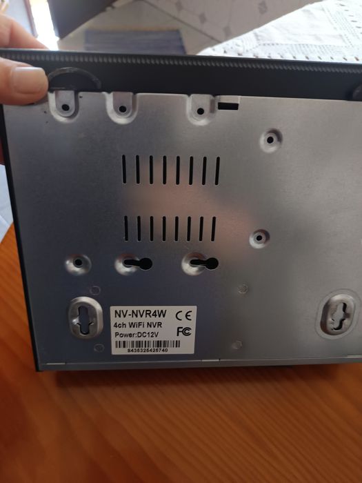 Kit de vigilância  wi-fi sem disco com 4 camaras e transfomadores