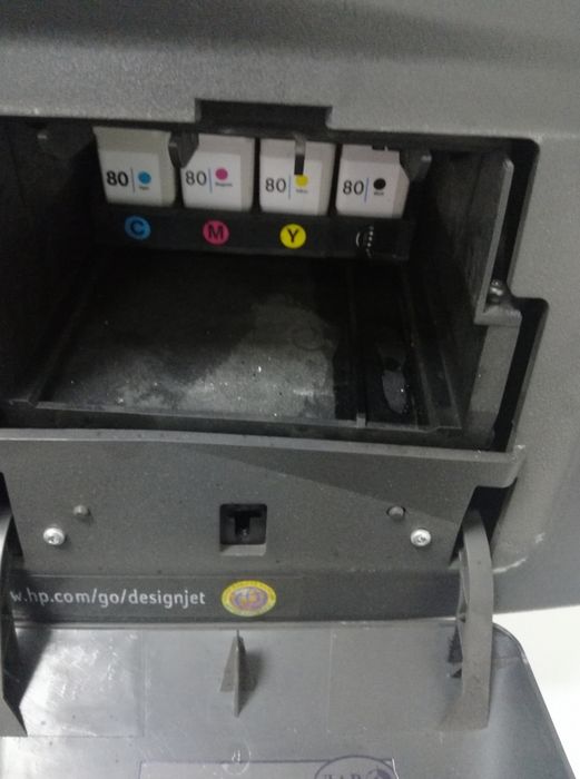 Plotter HP 1050C grandes formatos

Apenas tem a cabeça d