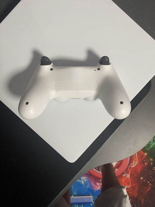 PlayStation 4 Slim em ótimo estado