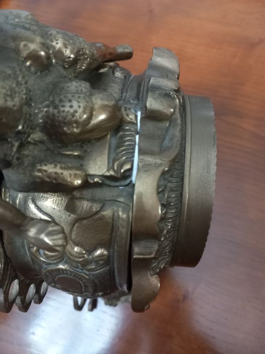 Relógio de mesa muito antigo