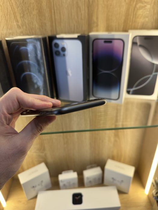 iPhone 11 — Оригінал Apple | Б/У | Neverlock