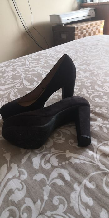 Sapatos e sandálias camurça