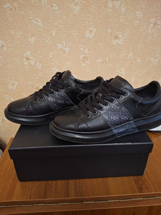 Кеды кожаные Guess