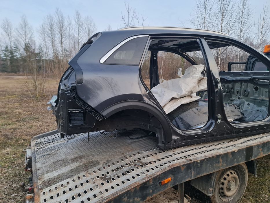 Cwiartka prog slupek dach pas tylny wanna kia niro .