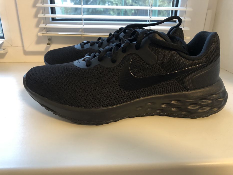 Продам новые кроссовки nike revolution 6 original